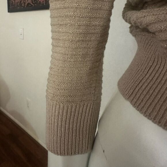 ST.JOHN Elegant Tan Sweater with Pearl Accents - Picture 8 of 10